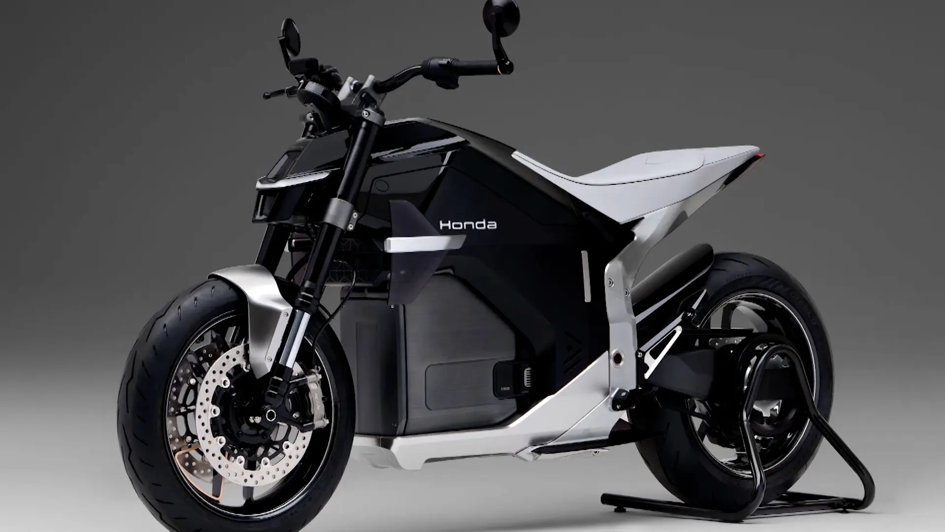 Xe máy điện của Honda có thể sạc chung với ô tô